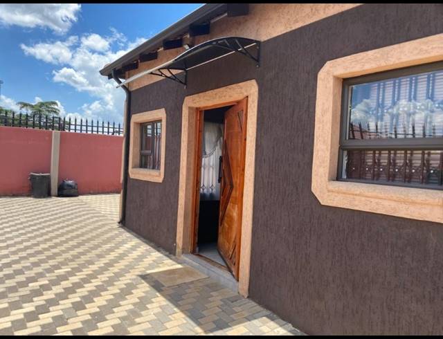 3 BEDROOM HOUSE FOR SALE IN VOSLOORUS